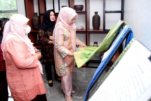Buka Pelatihan Desain Fashion Kabupaten/Kota se-Sumut, Nawal Lubis Motivasi Desainer Muda untuk Terus Berinovasi